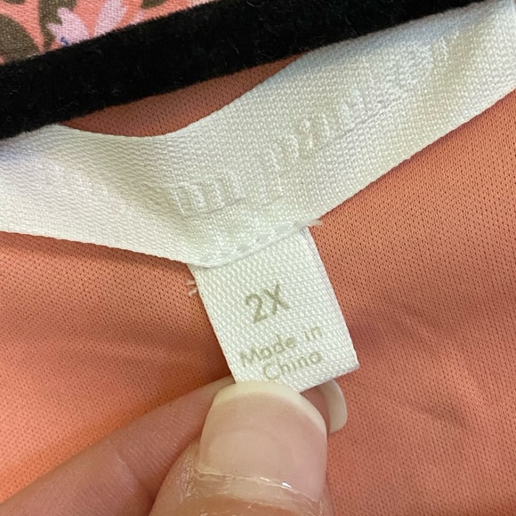 Gifted to a beautiful customer ๐. 2X floral blouse Adyson Parker - Picture 2 of 6